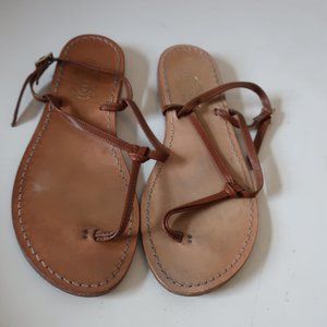 TUCCIA DI CAPRI LEATHER THONG BUCKLE SANDAL 10*